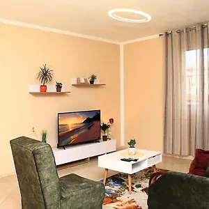 Wonderful City Center Apartament